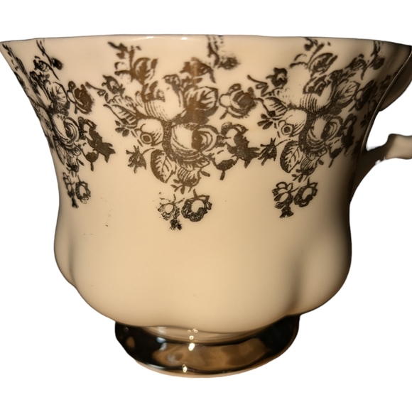 Royal Albert| x2 Bone China England Conway 25th Anniversary Tea Cups and Saucer - Picture 8 of 15